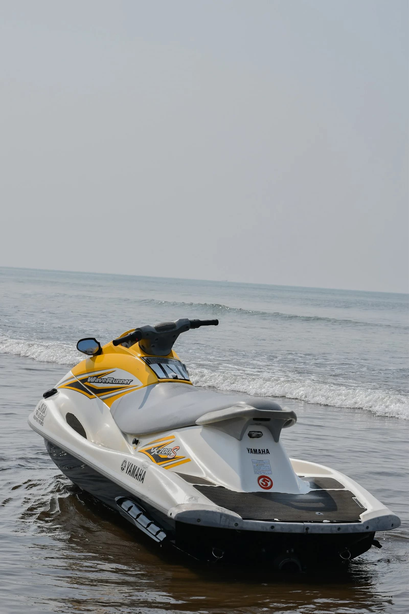 Yamaha GP1900 performance jet ski racing on the Dubai sea — photo 3